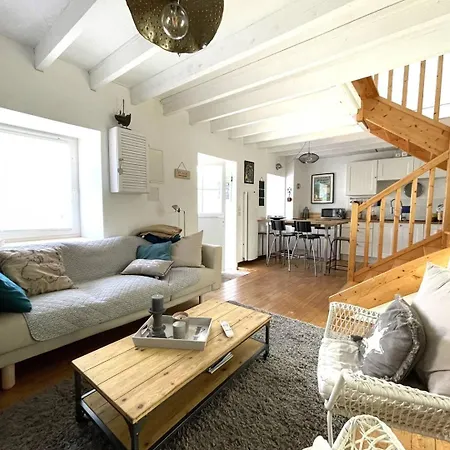 Maison De Charme Avec Terrasse A - Ref 550